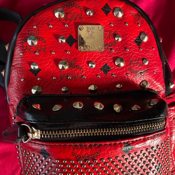 Red and black MCM backpack - Picture 6 of 6